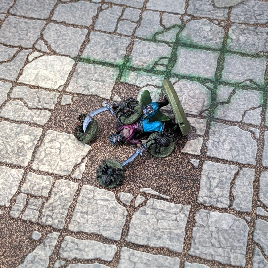 Spider Monster Starter Set 32mm and 15mm Unpainted Dungeons and Dragons Creatures 12 Mini Figures