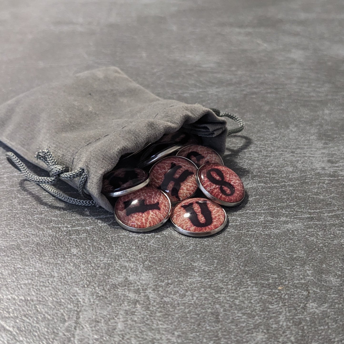 Pack de jetons en verre et métal avec lettres et chiffres en cuir de cow-boy