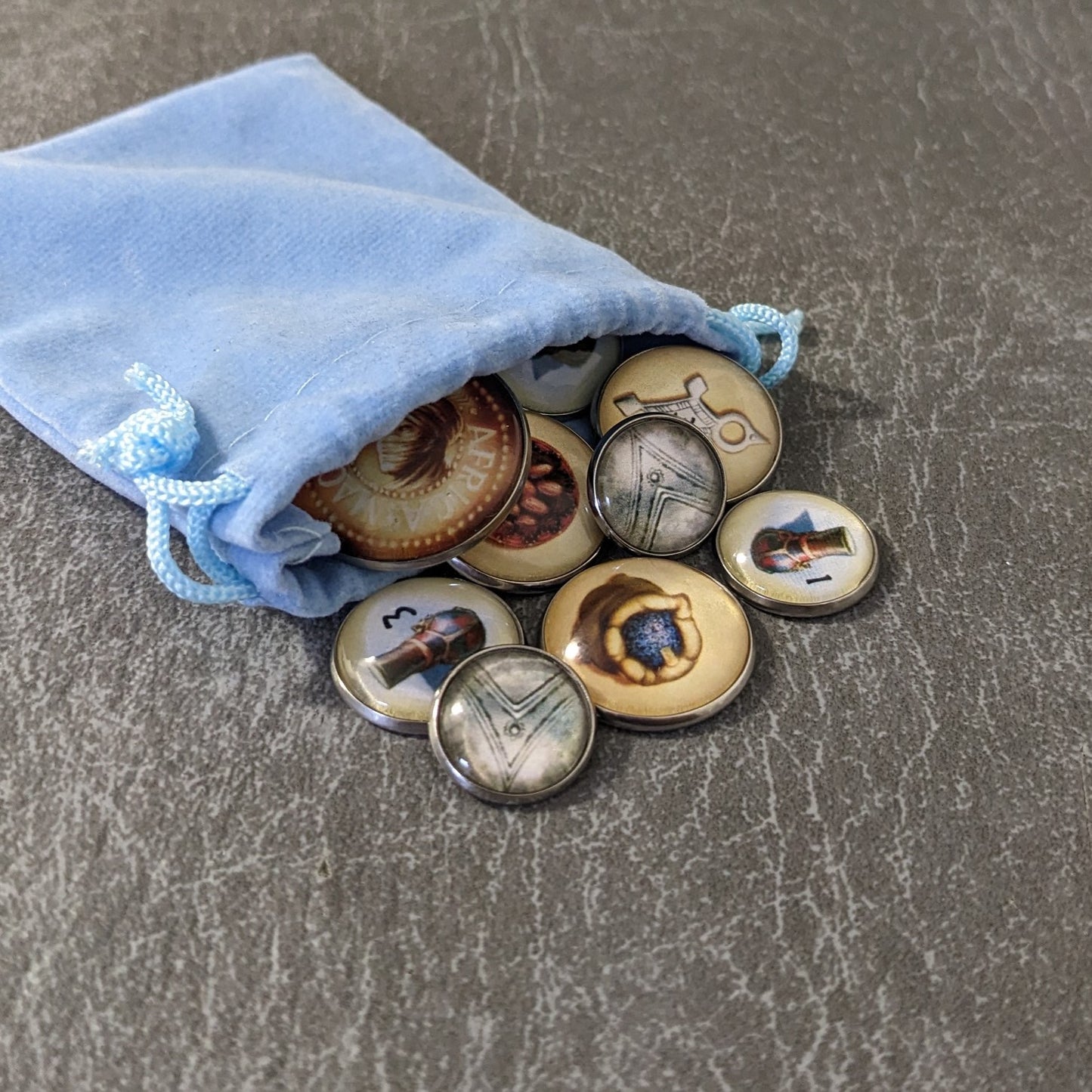 Vom Targi-Brettspiel inspiriertes inoffizielles Token-Paket aus Glas und Metall