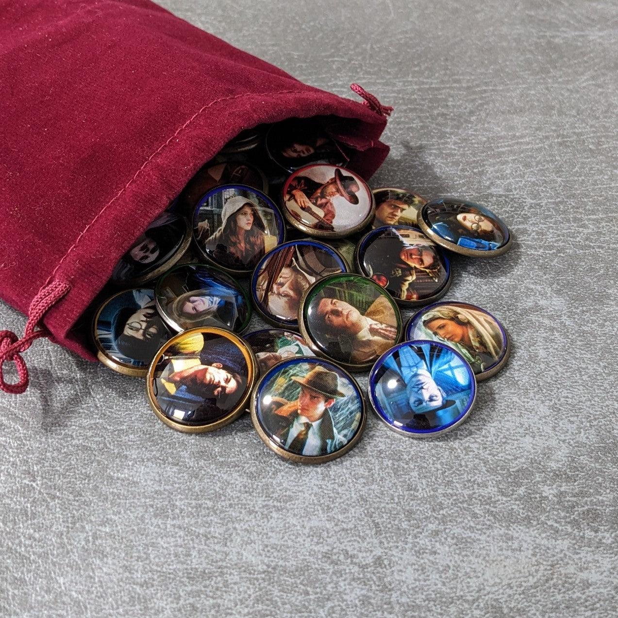 Arkham Horror Das Kartenspiel inspiriertes inoffizielles Token-Paket aus Glas und Metall