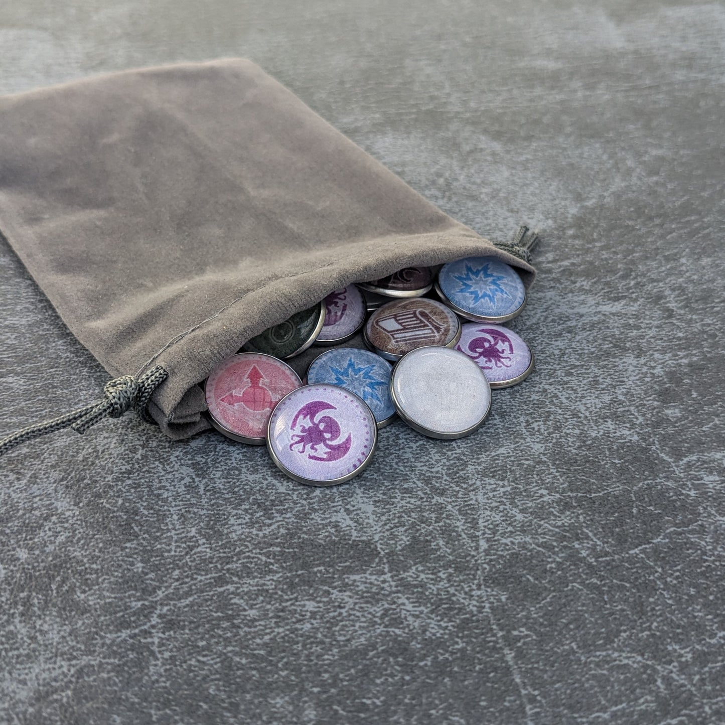 Arkham Horror Das Brettspiel inspiriertes inoffizielles Token-Paket aus Glas und Metall