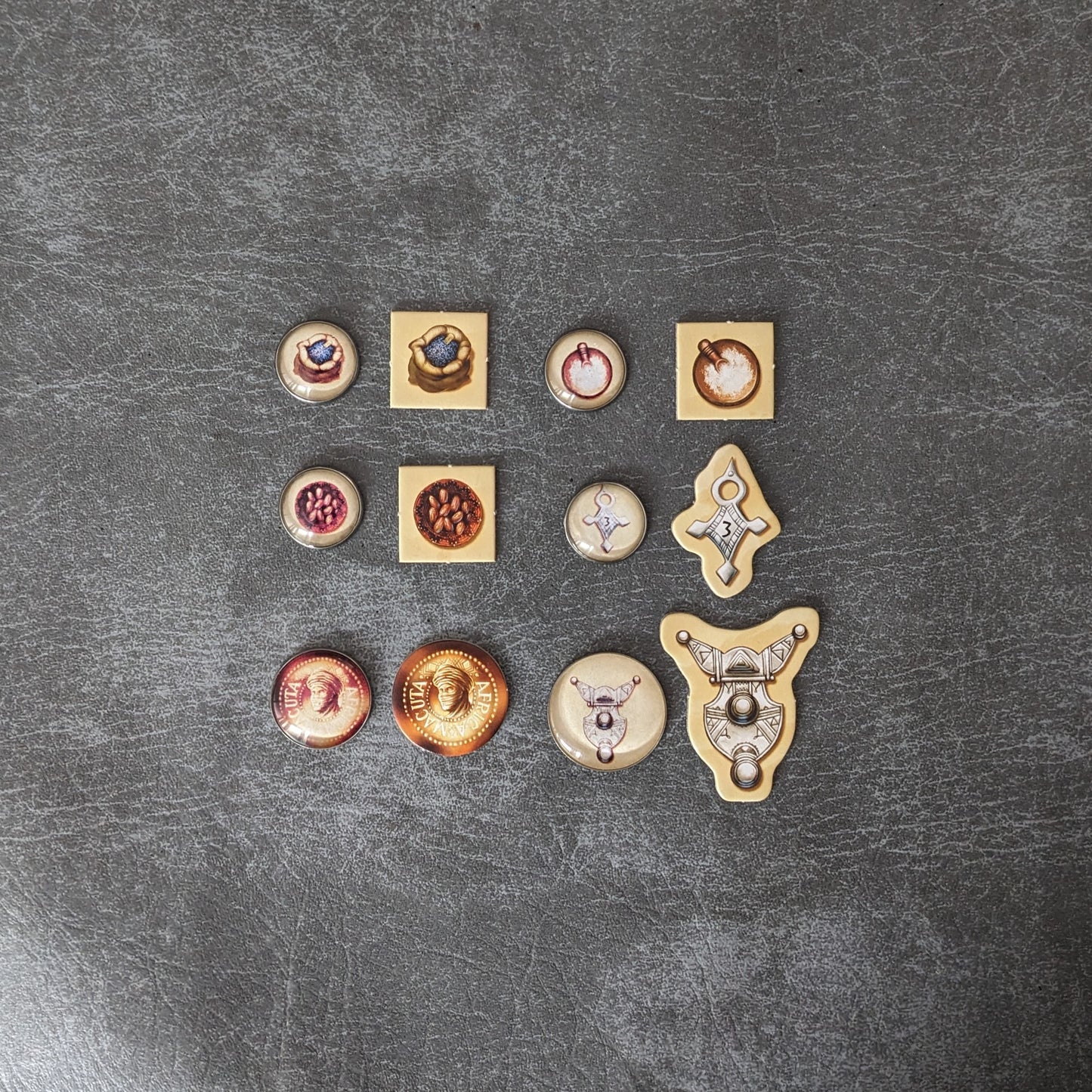 Vom Targi-Brettspiel inspiriertes inoffizielles Token-Paket aus Glas und Metall