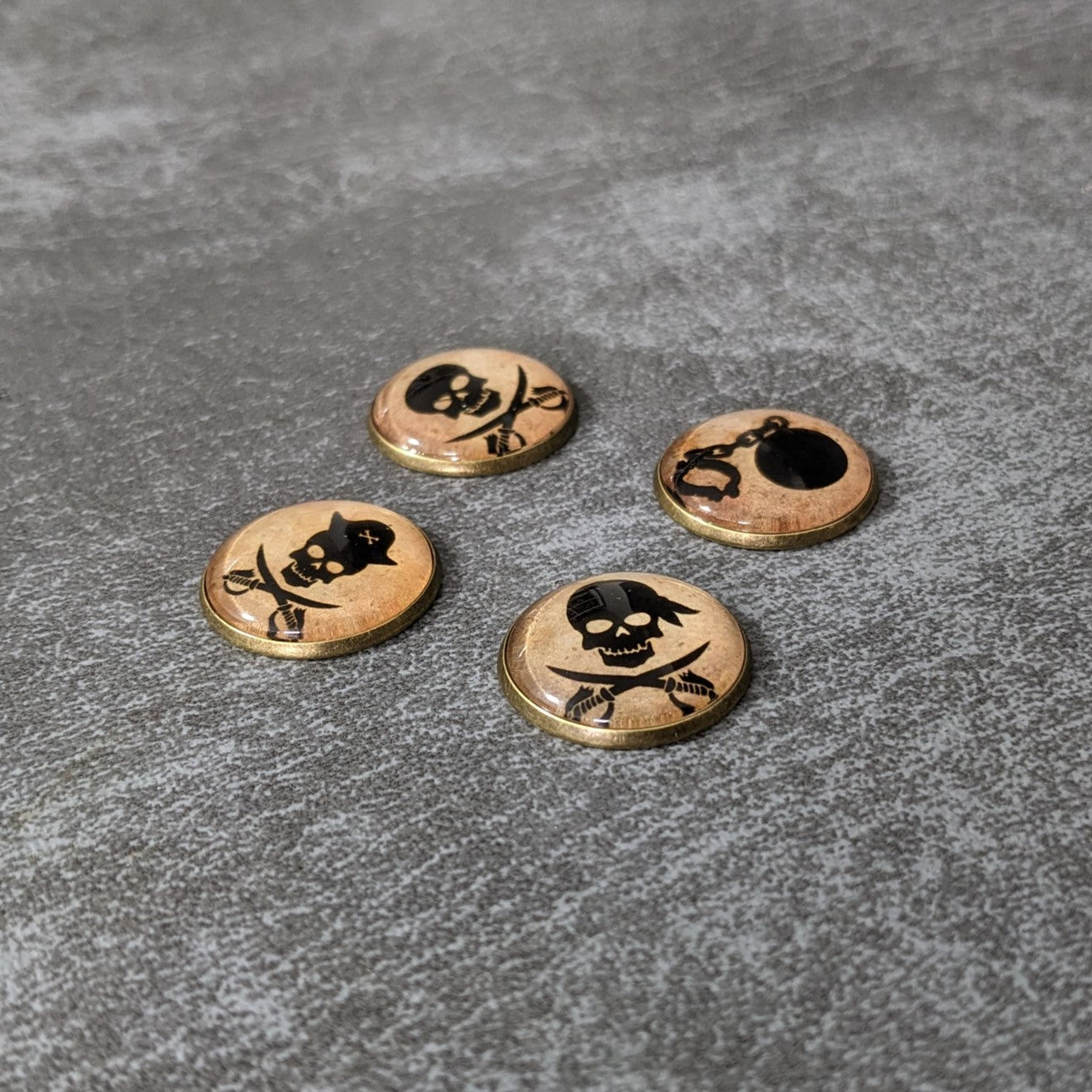 Pack de 26 jetons en verre et métal pour classe de personnage de Donjons et Dragons
