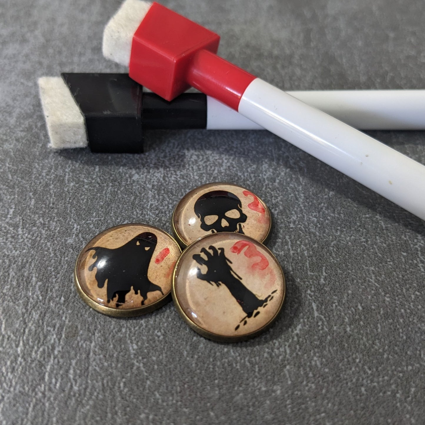 Pack de 26 jetons en verre et métal pour classe de personnage de Donjons et Dragons