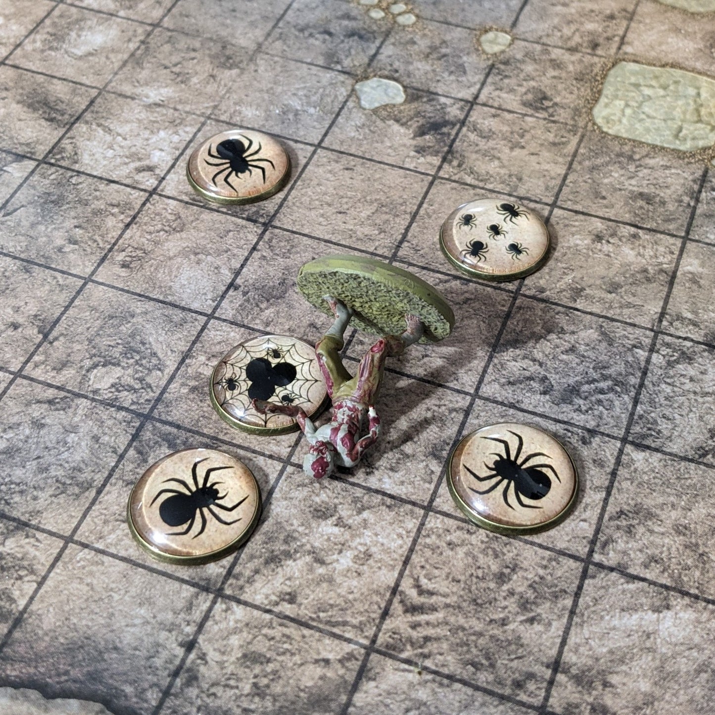 Dungeons and Dragons Spider Monster Encounter Glass and Metal 15 Piece Token Pack