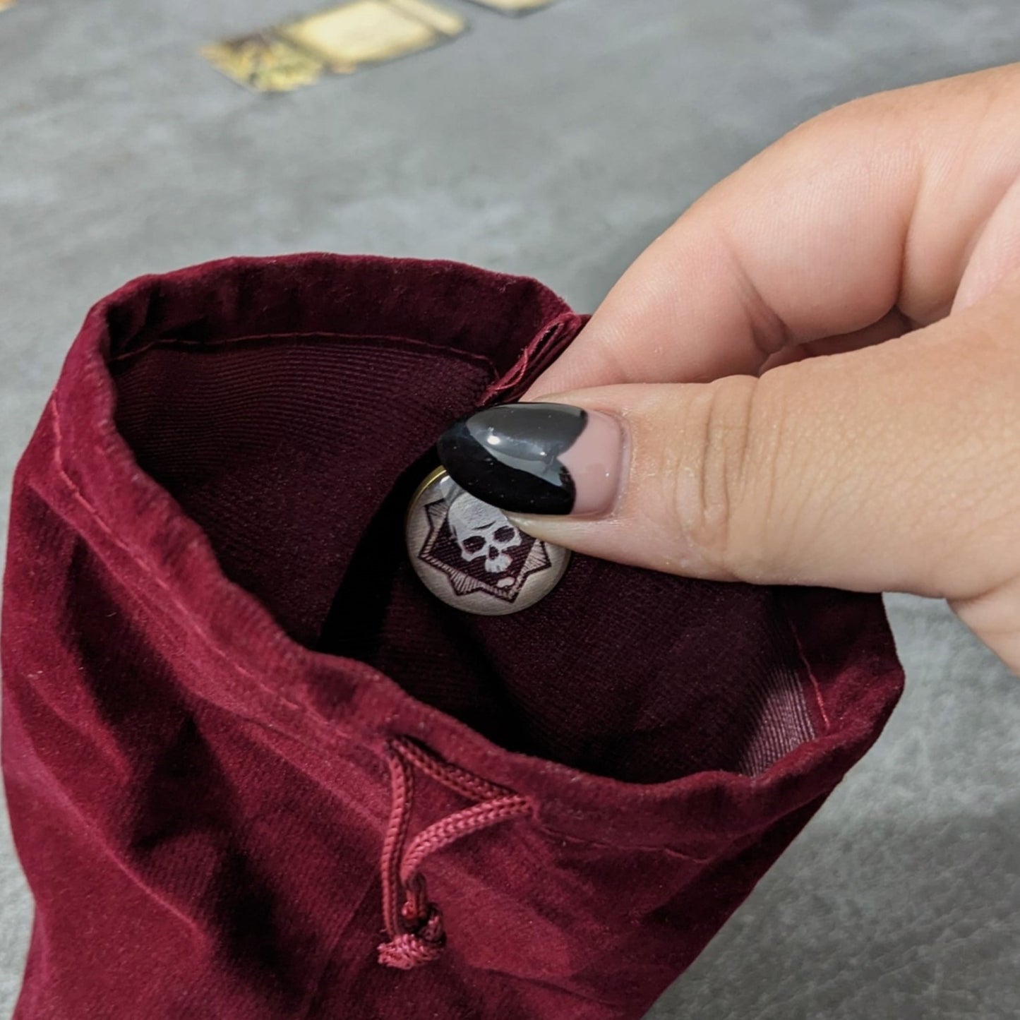 Die Chaostasche Arkham Horror Das Kartenspiel inspiriertes inoffizielles Token-Paket aus Glas und Metall