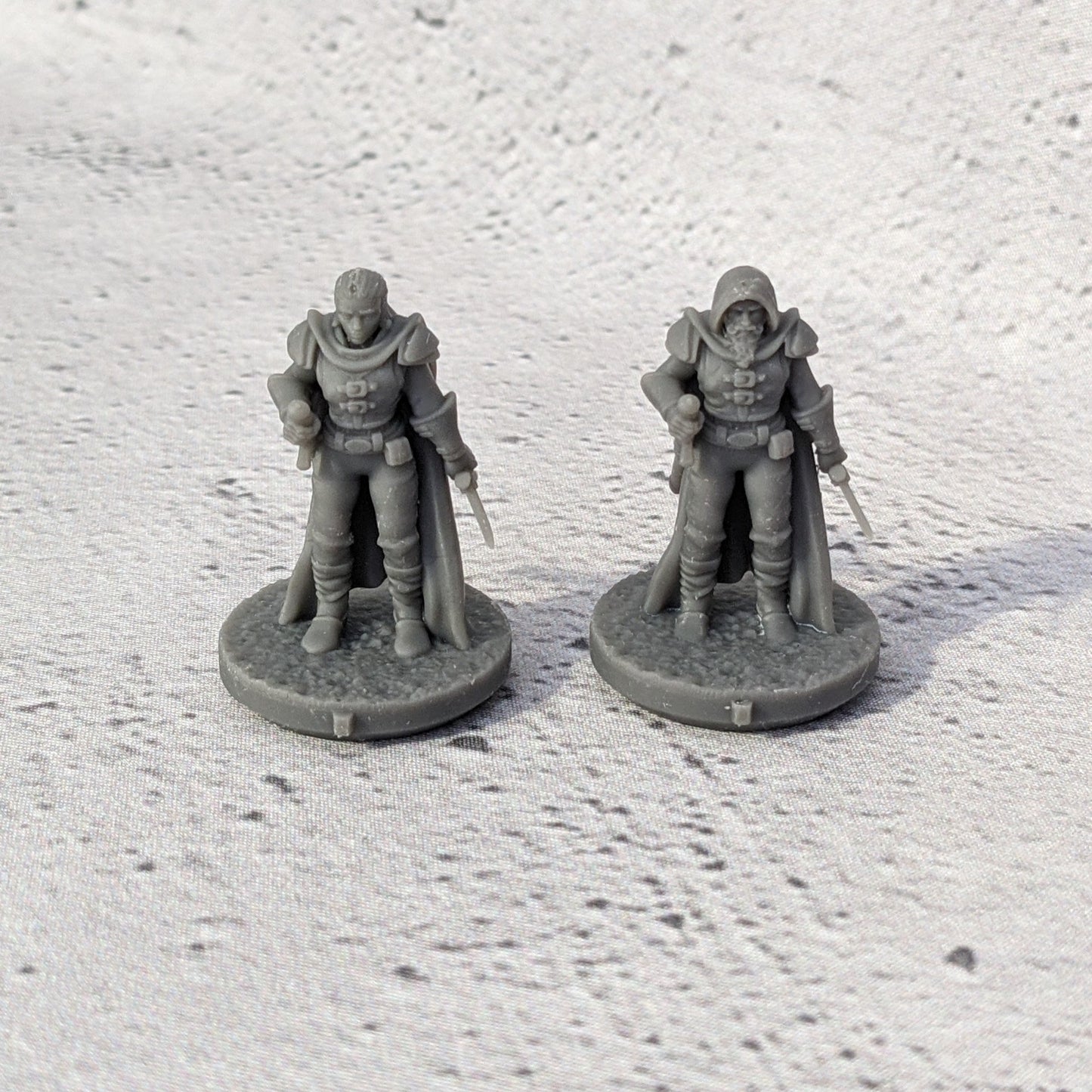 Explorers Starter Set 1 32mm Unpainted Dungeons and Dragons Party 10 Mini Figures