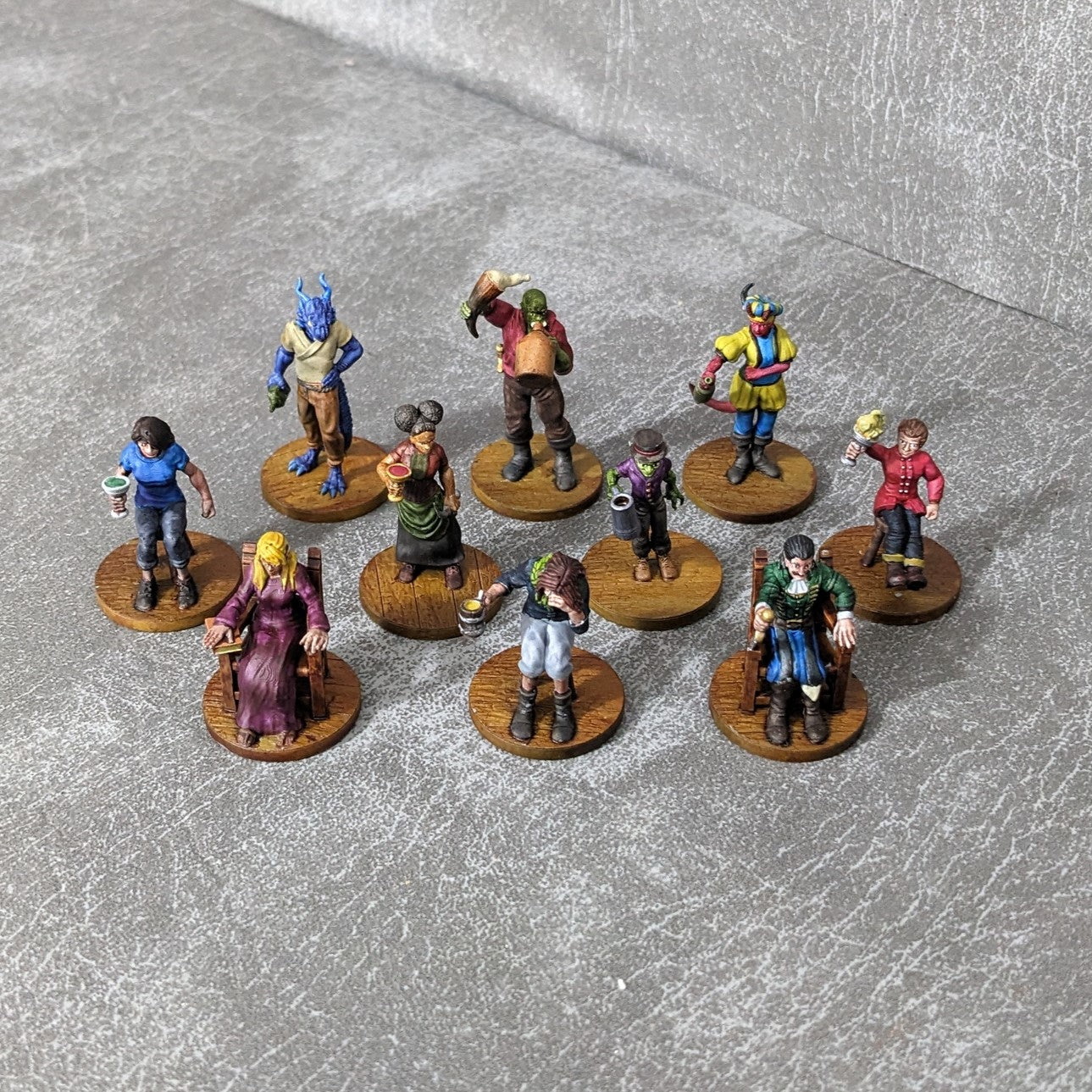 Tavern Patrons NPC Seated and Standing Set 32mm Unpainted Dungeons and Dragons 10 Mini Figures