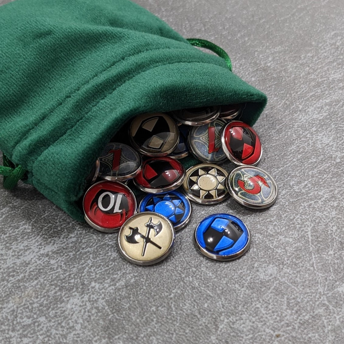 Arkham Horror Das Kartenspiel inspiriertes inoffizielles Token-Paket aus Glas und Metall
