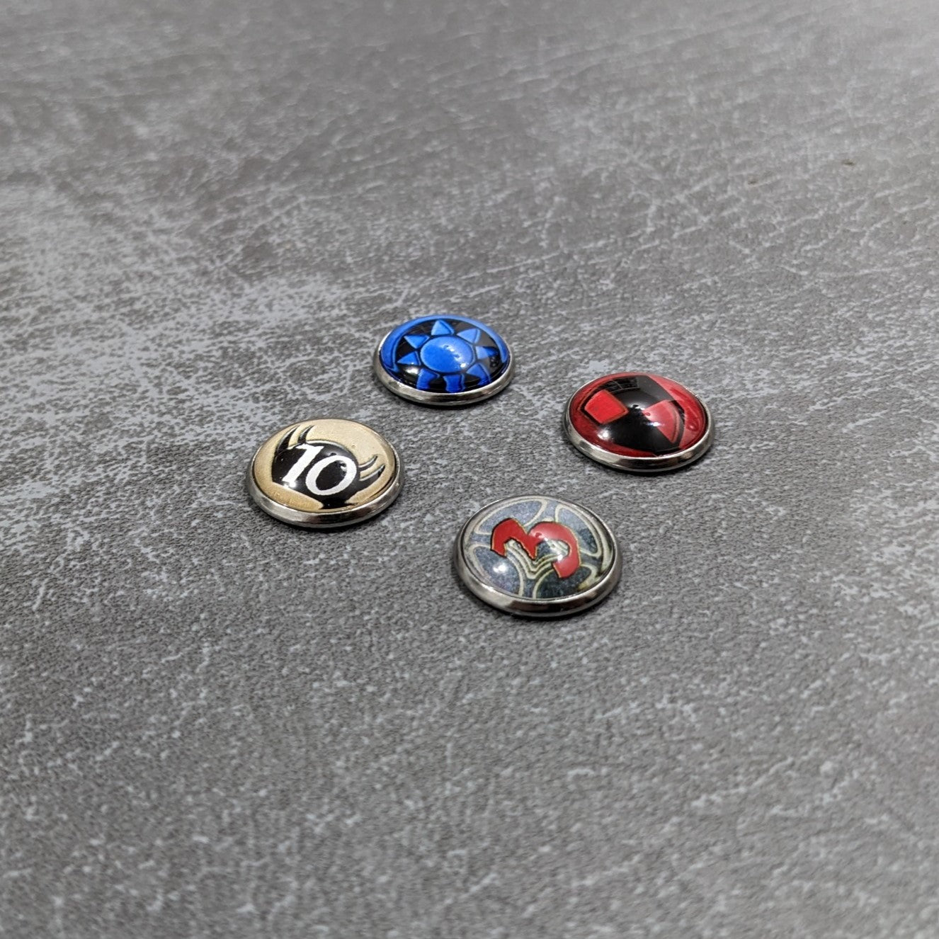 Arkham Horror Das Kartenspiel inspiriertes inoffizielles Token-Paket aus Glas und Metall